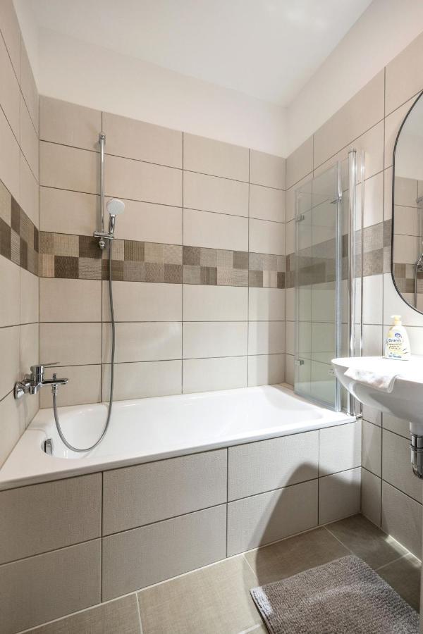 Walnut Tree Apartment Budapest Eksteriør billede